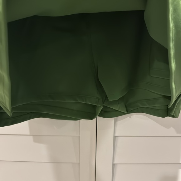 We Wore What NWT Active Skort in solid court Green - Picture 4 of 11